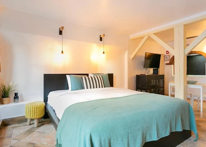 Cozy Nest In The Trendiest Neighborhood!